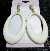 Brinco dourado com branco
