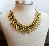 Colar de metal ouro envelhecido
