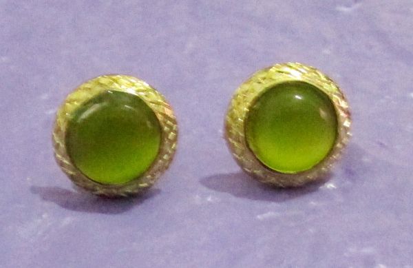 Brinco dourado com verde